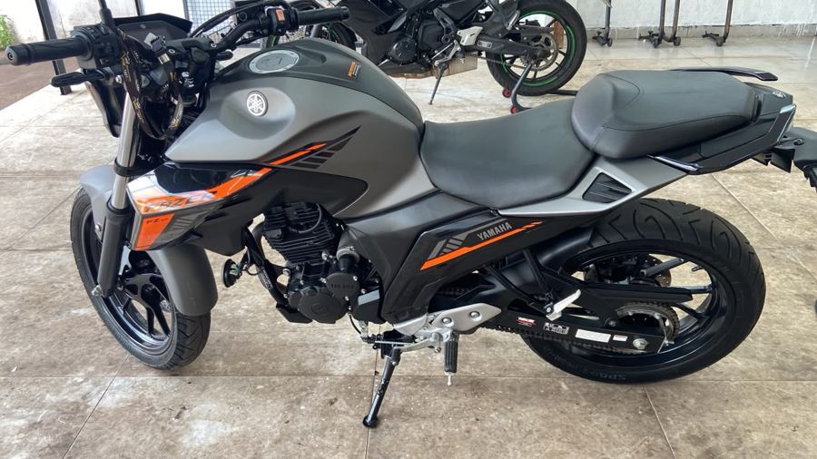 Yamaha Fazer 250 cinza